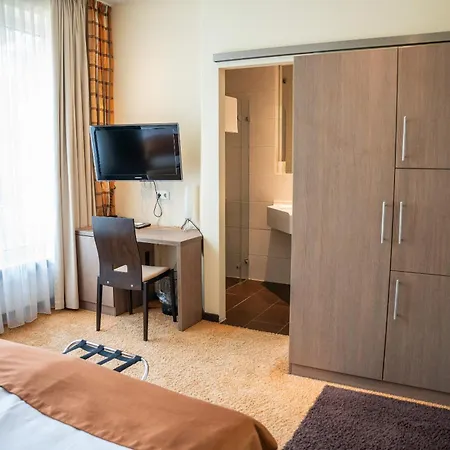 Am Schlosspark מלון 3*