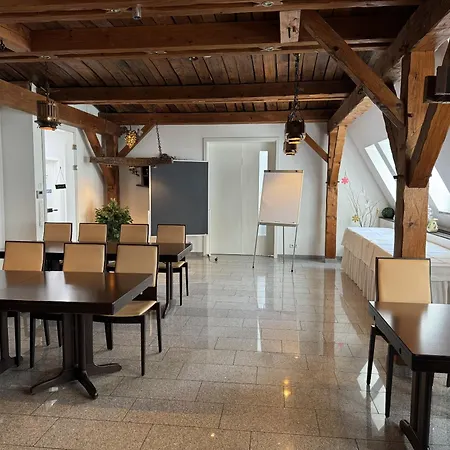 Am Schlosspark מלון